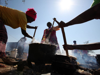 Chilo Gorge Safari Lodge: Kochen im Mahenye Village