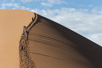 Kulala Desert Lodge: Wanderung in der Wüste