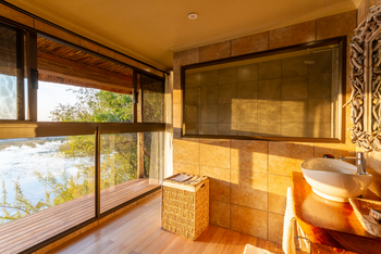 Leroo La Tau Lodge: Familieneinheit - Bad