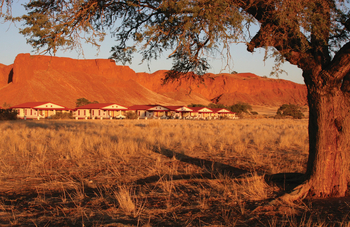 Namib Desert Lodge: Petrified Dunes hinter der Lodge