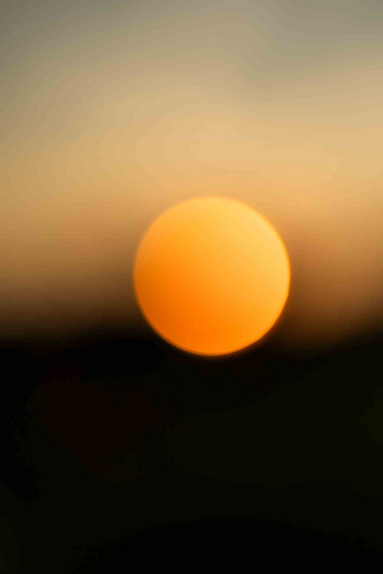 Singita Lebombo Lodge: Glühende Sonne über goldenem Horizont