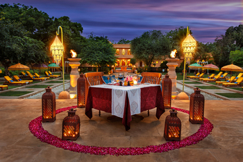 The Oberoi Rajvilas: Privates Dinner im Garten