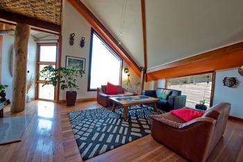 The Stiltz: Interieur