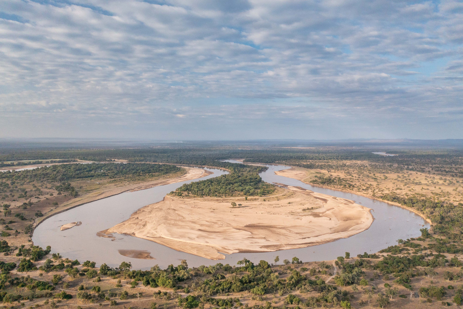 Time + Tide South Luangwa Time + Tide South Luangwa: Flussschleife