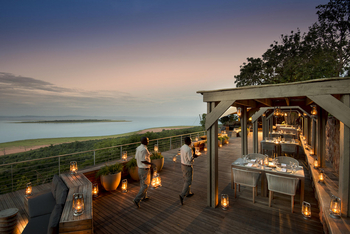 Bumi Hills Safari Lodge: Dinner auf dem Deck