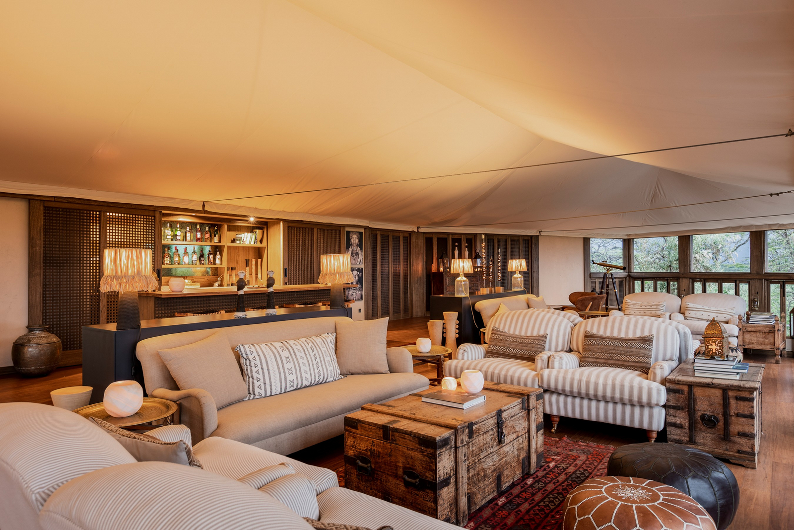 Hemingways Ol Seki Mara Hemingways Ol Seki Mara: Lounge mit Bar