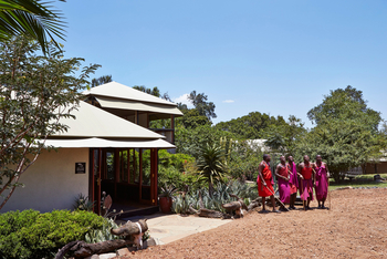 Olare Mara Kempinski: Einheimische vor Camp