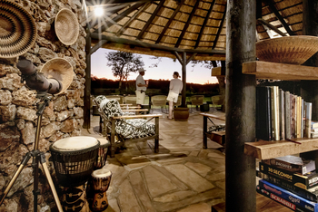 Ongava Tented Camp: Referenzbibliothek