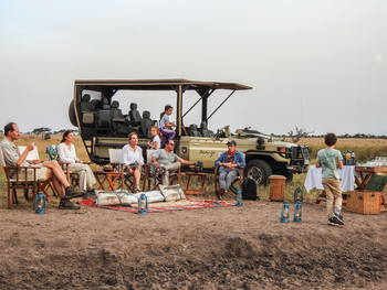 Asanja Nyasirori: Gäste beim Sundowner