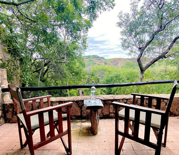 Big Cave Camp Big Cave Camp: Zwei Stühle