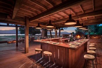 Nyamatusi Camp Nyamatusi Camp: Steinofen mit Sitzgelegenheit