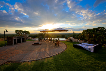 Otjiwa Mountain Lodge: Feuerplatz