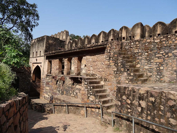 Sawai Vilas: Mauern und Treppen Fort Ranthambore