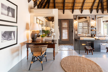 Villa Mushara: Dress Table und Waschtische