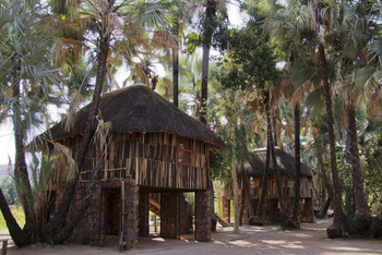 Epupa Falls Lodge: Auf Stelzen gebaute Chalets