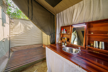 John's Camp John's Camp: Gästezelt - Waschtisch