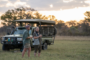 Nanzhila Lake Camp Nanzhila Lake Camp: Pause beim Game Drive