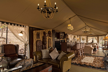 Ole Serai Camp Moru Kopjes: Hauptzelt mit Lounge und Bar