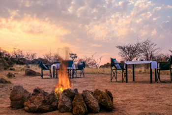 Ondudu Safari Lodge Ondudu Safari Lodge: Bush Dinner