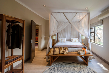 Onguma Bush Camp: Settler's Room