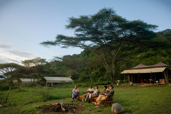 Esirai Camp: Gäste am Lagerfeuer Südcamp