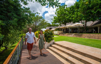 Ilala Lodge: Pärchen im Garten