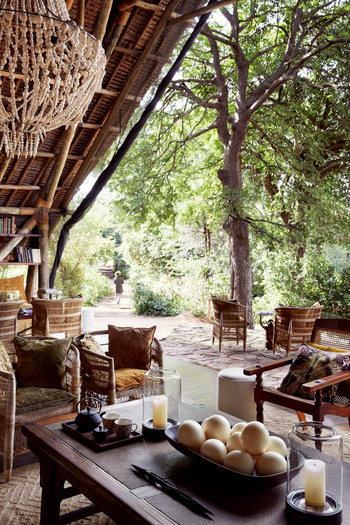 Laba Jongomero: Lounge mit Außenbereich