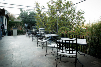 Olive Grove Guesthouse: Restaurantterrasse