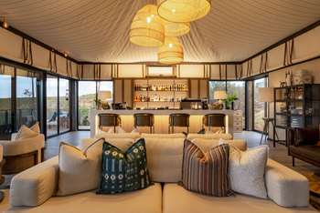 Sindile Safari Lodge: Lounge und Bar