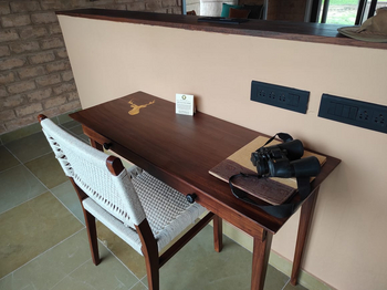 Waghoba Eco Lodge: Schreibtisch