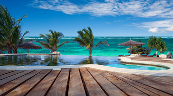 Waterlovers Beach Resort Waterlovers Beach Resort: Pool mit Meerblick