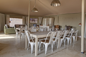 Desert Hills Glamping: Im Speisesaal