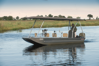 Duba Plains Camp: Für Fotografen ausgerüstetes Spezialboot