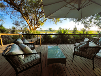 Kala Camp: Sitzgruppe auf dem Deck