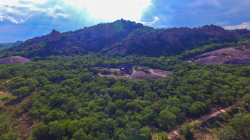 Matobo Hills Lodge Matobo Hills Lodge: Hanglage