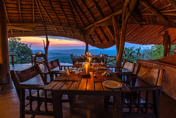 Mihingo Lodge: Esstische