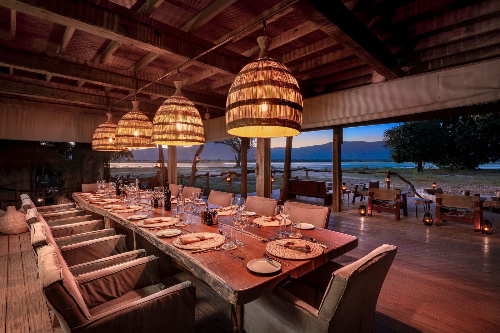 Nyamatusi Camp Nyamatusi Camp: Abendessen draußen