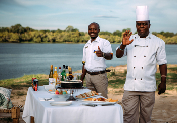 Old Drift Lodge: Sundowners am Flussufer