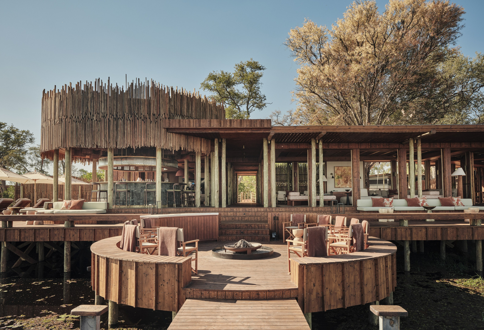 Sanctuary Baines Camp Sanctuary Baines Camp: Boma vor dem Hauptgebäude