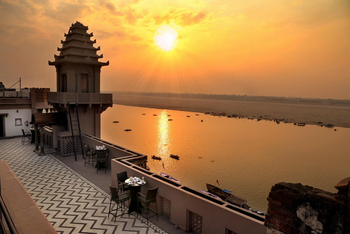 BrijRama Palace: Terrasse über dem Ganges