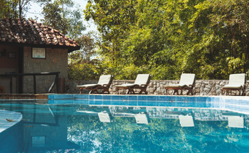 Kanha Earth Lodge: Stiller Pool