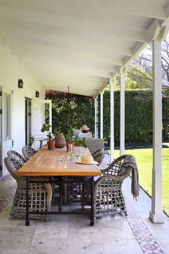 La Clé Village: Domain - Esstisch auf der Terrasse