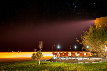 Le Mirage: Wasserloch bei Nacht