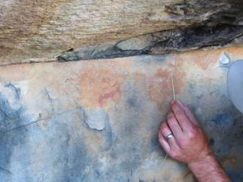 Tuli Safari Lodge Mashatu: Inspektion von Felsmalereien