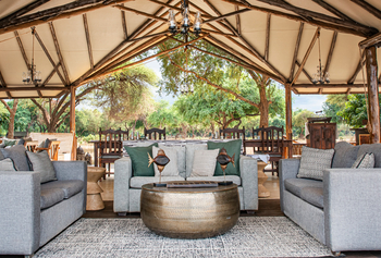 Old Mondoro Camp: Sitzgruppe