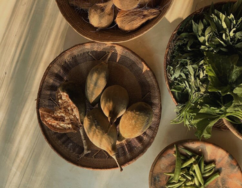 Sussurro: Okra und andere Früchte