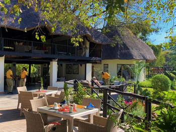Waterberry Zambezi Lodge: Sonnendeck