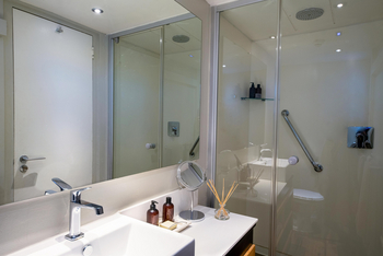 Zambezi Queen Zambezi Queen: Badezimmer mit Dusche