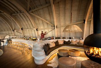 andBeyond Sandibe Okavango Safari Lodge: Lounge und Bar