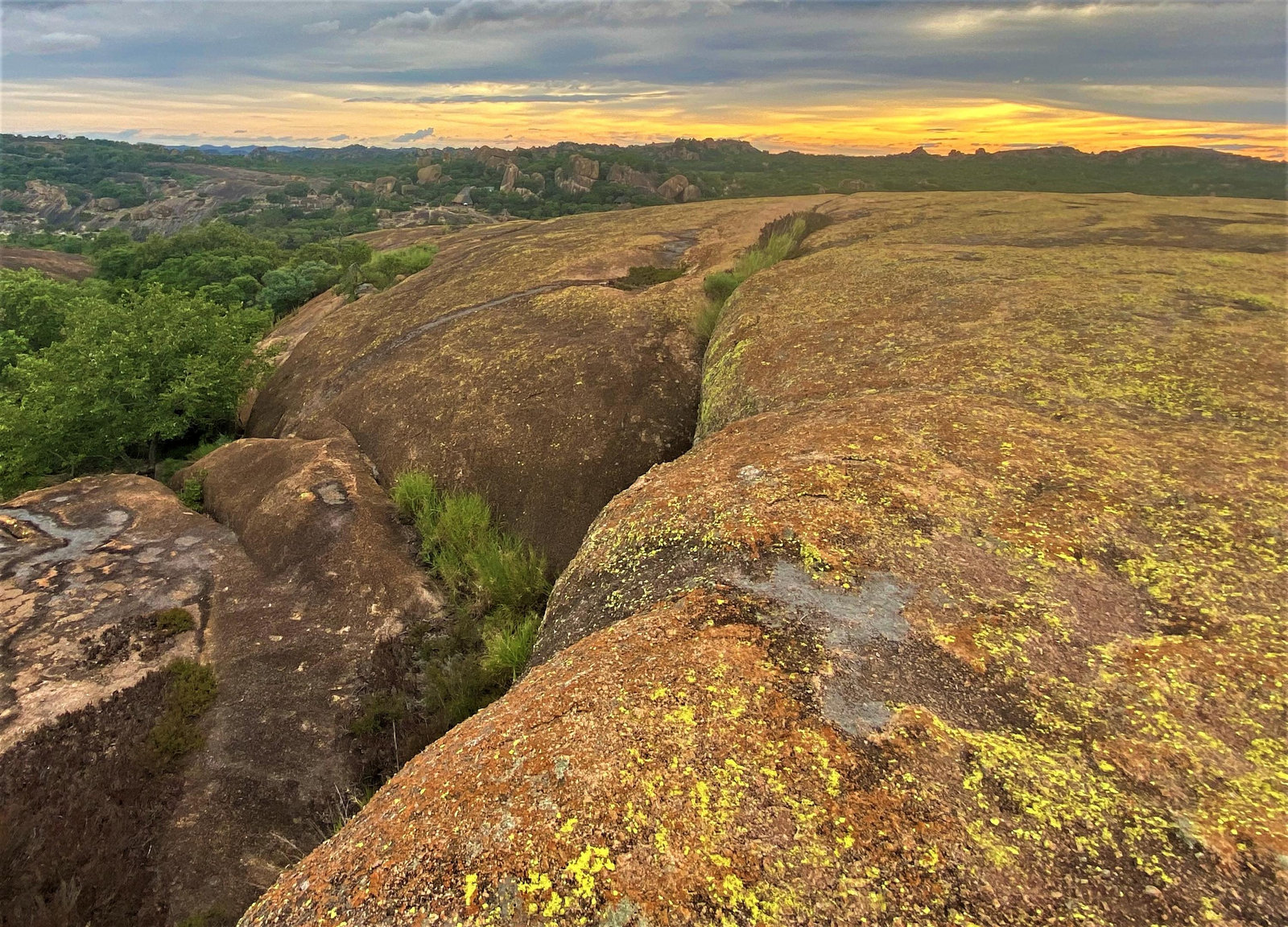 Big Cave Camp Big Cave Camp: Felsen von oben